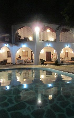 Giraffe House Bed & Breakfast Malindi Exterior photo