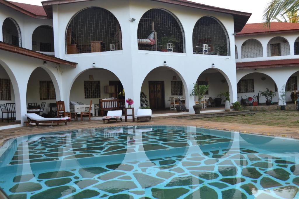 Giraffe House Bed & Breakfast Malindi Exterior photo