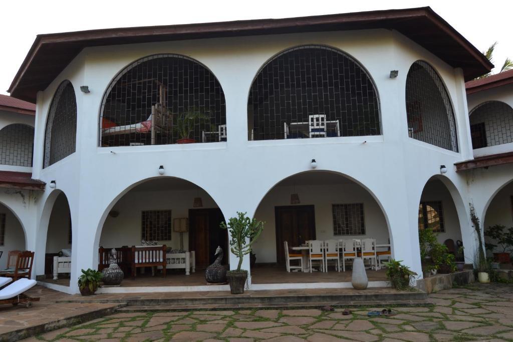 Giraffe House Bed & Breakfast Malindi Exterior photo