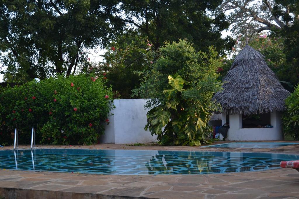 Giraffe House Bed & Breakfast Malindi Exterior photo